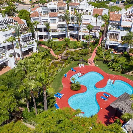 Apartment Vacation Marbella: Beachfront Retreat With Puerto Banus Access Marbella
