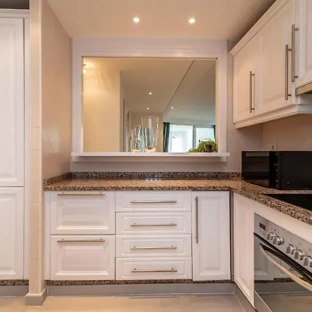 Sophisticated Flat Next To Luxurious Puerto Banús Marbella
